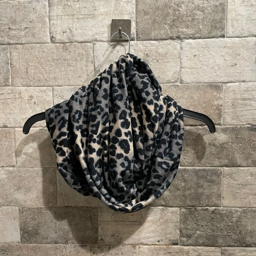 ❤️ LEOPARD BLACK PRINT INFINITY SCARF